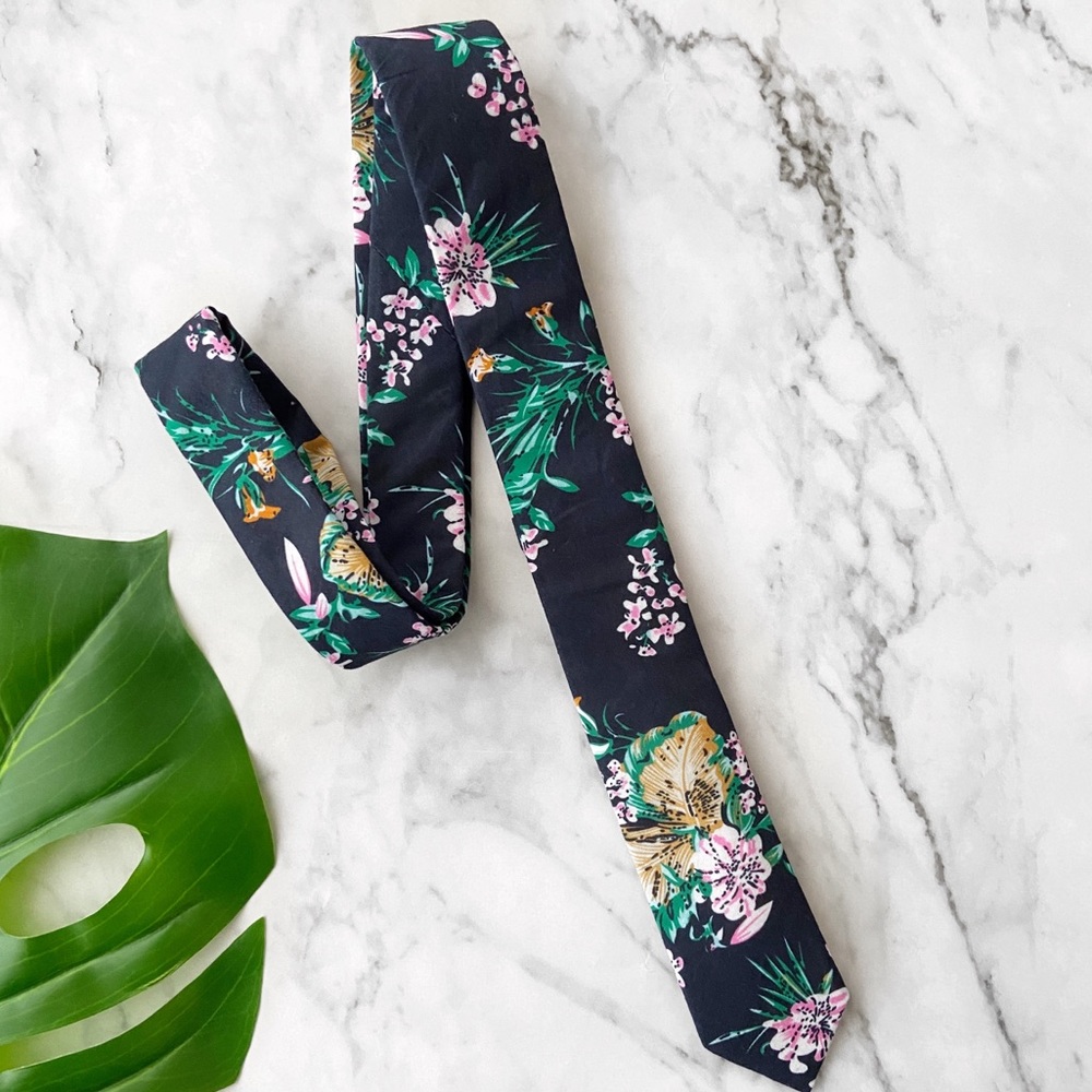 Express navy floral tie NWT - Picture 4 of 5